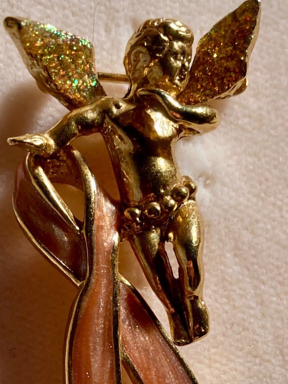 KIRKS FOLLY VERY RARE CHERUB WITH PINK AWARENESS RIBBON BROOCH & DANGLING HEART